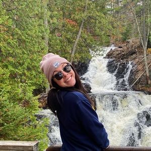 Meet your Posher, Victoria